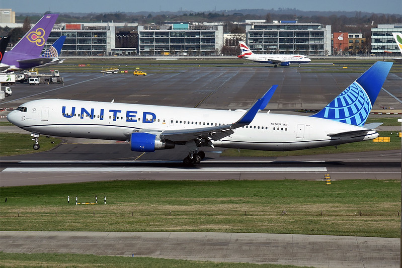 United Airlines, N676UA, Boeing 767-322 ER